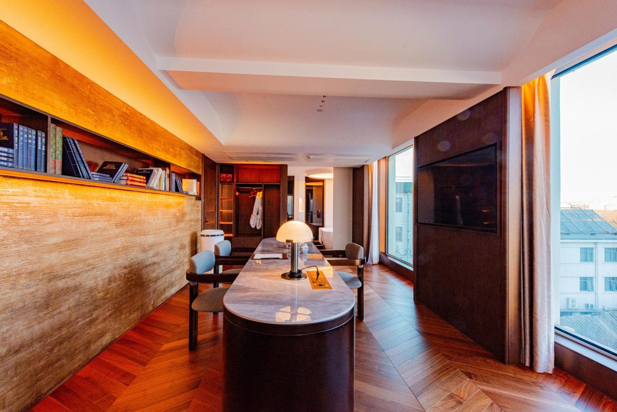 Purple Horse Hotel &Beijing Hutong Designer Boutique Garden Hotel&French Window&Close To The Forbidden City&Tian'Anmen&Wangfujing&Nanluogu Lane&Lama Temple&360-Degree Viewing Terrace Bar&Roof Swimming Pool&Private Bathtub&Laundry&Gym&Family Suite Exterior photo