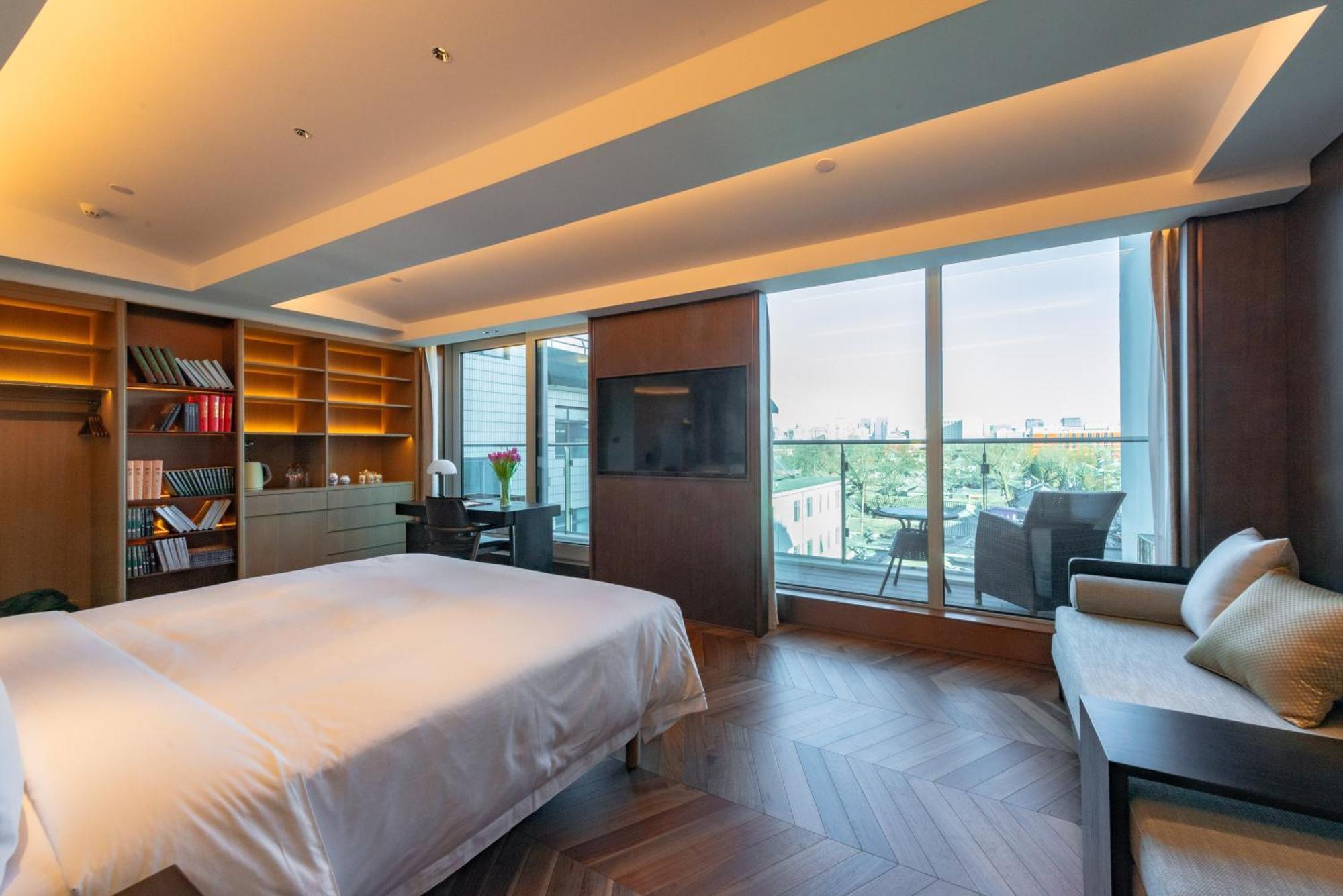 Purple Horse Hotel &Beijing Hutong Designer Boutique Garden Hotel&French Window&Close To The Forbidden City&Tian'Anmen&Wangfujing&Nanluogu Lane&Lama Temple&360-Degree Viewing Terrace Bar&Roof Swimming Pool&Private Bathtub&Laundry&Gym&Family Suite Exterior photo
