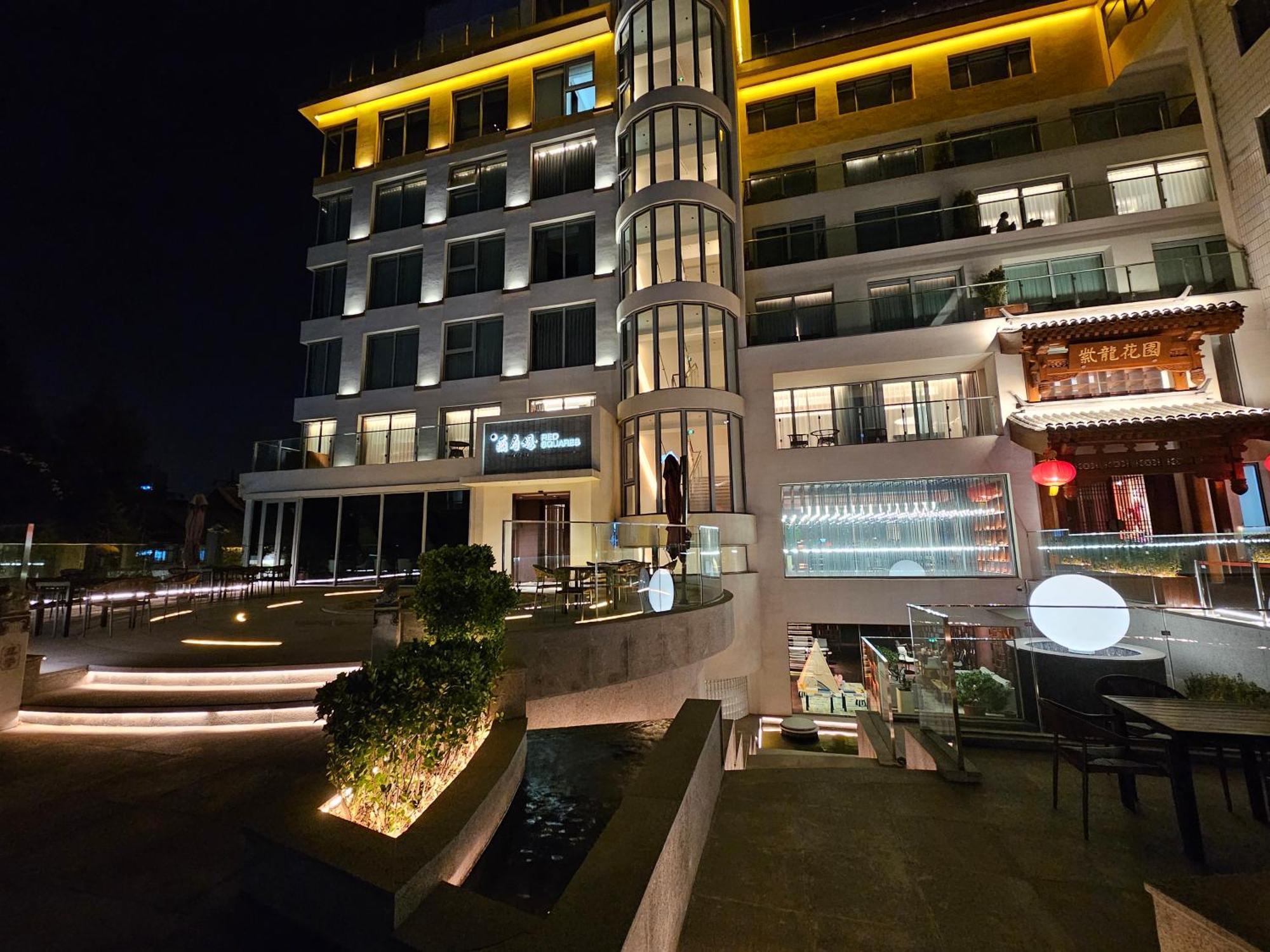 Purple Horse Hotel &Beijing Hutong Designer Boutique Garden Hotel&French Window&Close To The Forbidden City&Tian'Anmen&Wangfujing&Nanluogu Lane&Lama Temple&360-Degree Viewing Terrace Bar&Roof Swimming Pool&Private Bathtub&Laundry&Gym&Family Suite Exterior photo