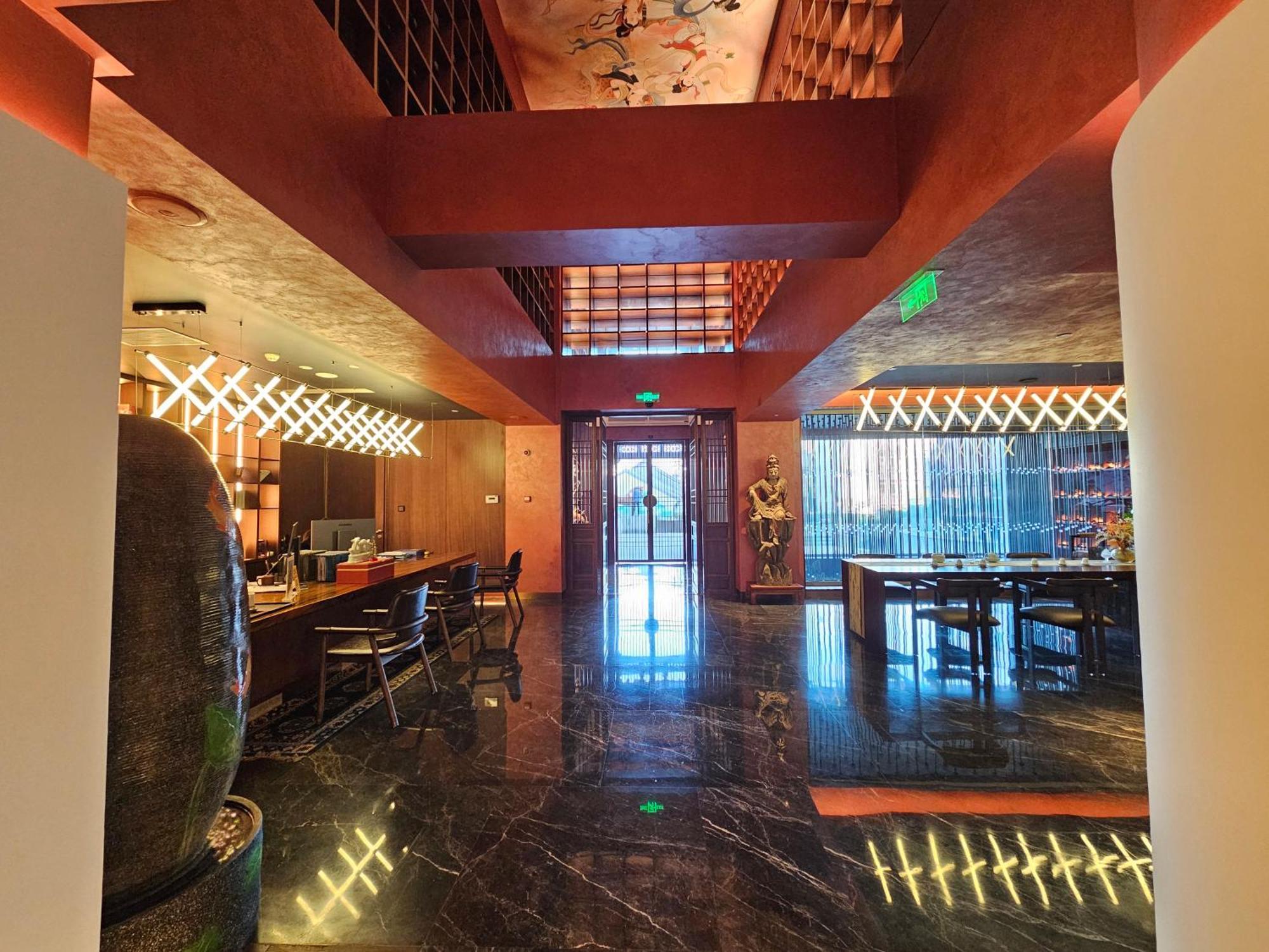 Purple Horse Hotel &Beijing Hutong Designer Boutique Garden Hotel&French Window&Close To The Forbidden City&Tian'Anmen&Wangfujing&Nanluogu Lane&Lama Temple&360-Degree Viewing Terrace Bar&Roof Swimming Pool&Private Bathtub&Laundry&Gym&Family Suite Exterior photo