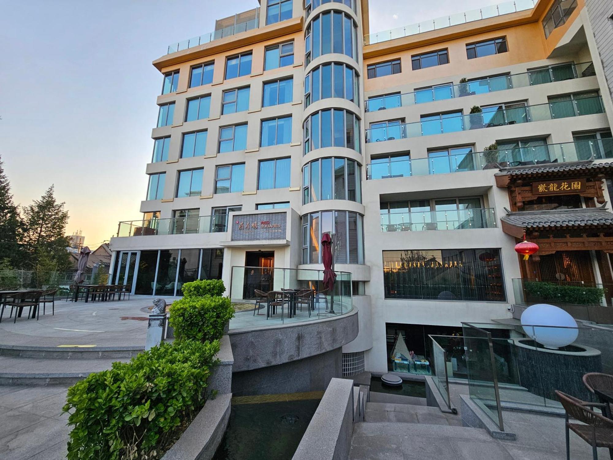 Purple Horse Hotel &Beijing Hutong Designer Boutique Garden Hotel&French Window&Close To The Forbidden City&Tian'Anmen&Wangfujing&Nanluogu Lane&Lama Temple&360-Degree Viewing Terrace Bar&Roof Swimming Pool&Private Bathtub&Laundry&Gym&Family Suite Exterior photo