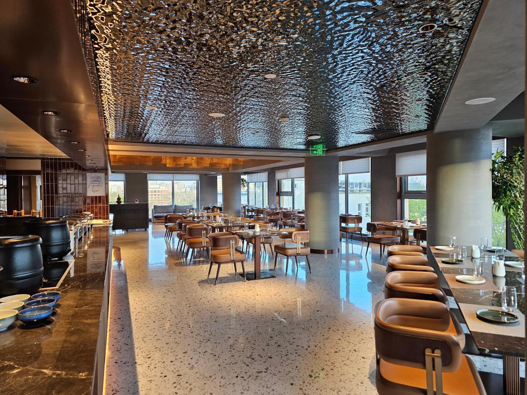 Purple Horse Hotel &Beijing Hutong Designer Boutique Garden Hotel&French Window&Close To The Forbidden City&Tian'Anmen&Wangfujing&Nanluogu Lane&Lama Temple&360-Degree Viewing Terrace Bar&Roof Swimming Pool&Private Bathtub&Laundry&Gym&Family Suite Exterior photo